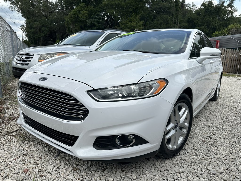2015 Ford Fusion SE FWD's photo