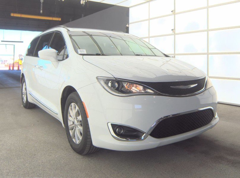 2017 Chrysler Pacifica Touring-L's photo