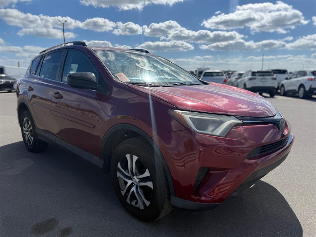 2018 Toyota RAV4 LE's photo