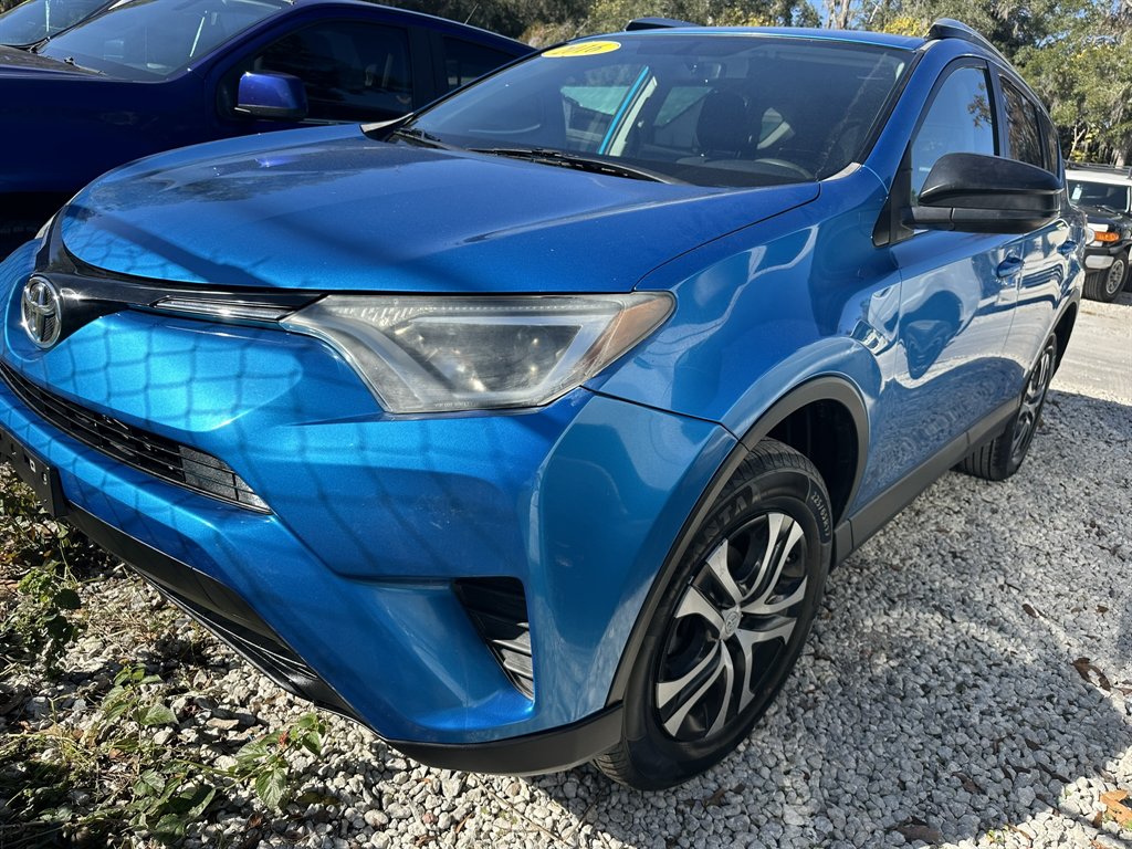 2016 Toyota RAV4 LE's photo