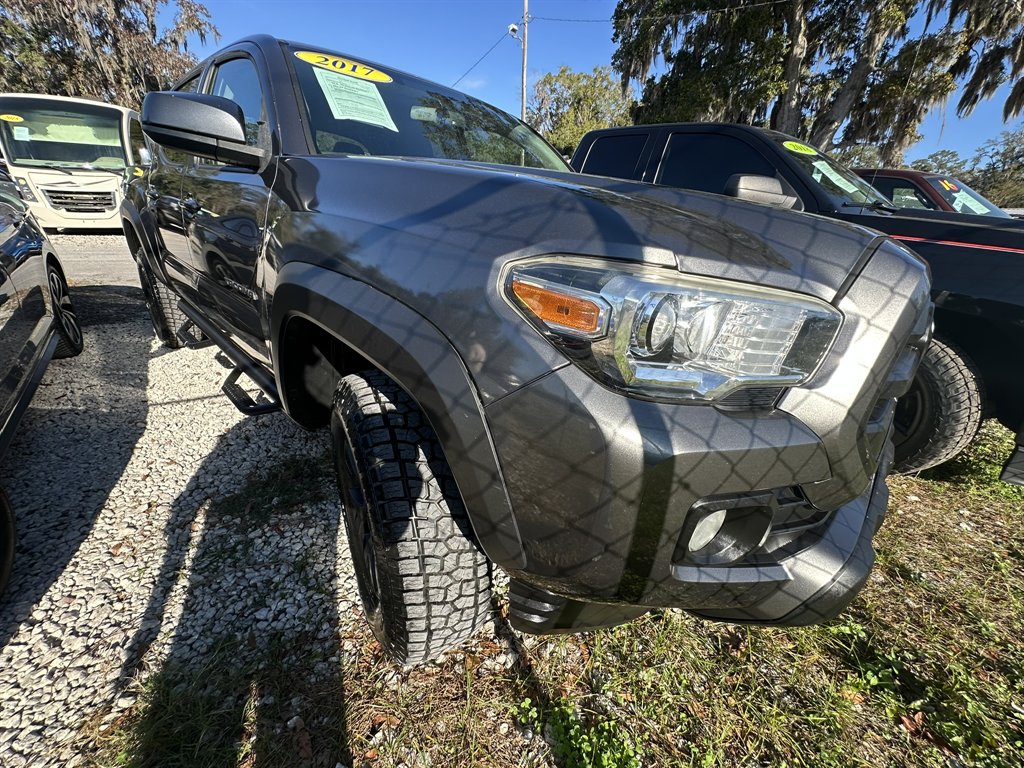2017 Toyota Tacoma SR5's photo