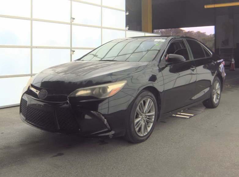2016 Toyota Camry Special Edition's photo