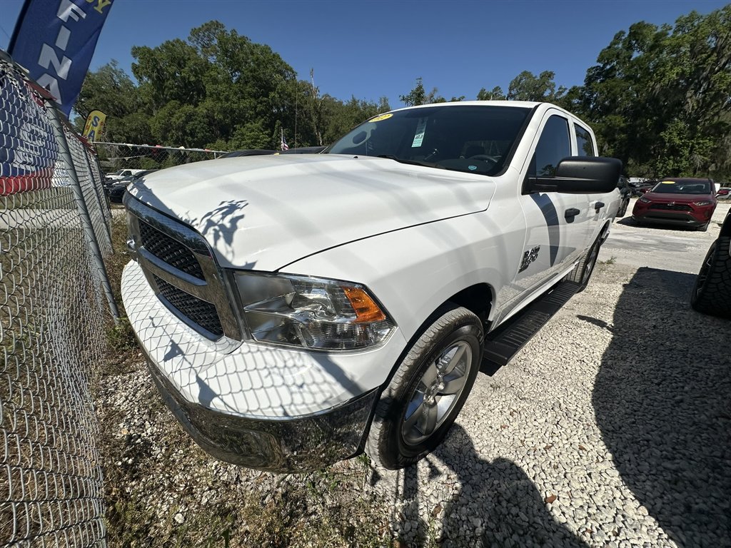 2022 RAM 1500 Classic SLT 4x4 Crew Cab 5'7's photo