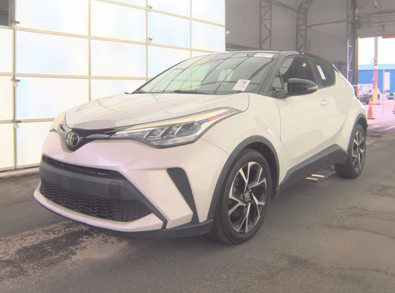 2020 Toyota C-HR XLE's photo