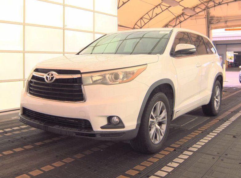 2015 Toyota Highlander LE Plus V6's photo