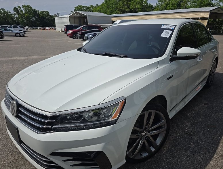 2017 Volkswagen Passat 1.8T R-Line w/ Comfort Pkg. Auto's photo