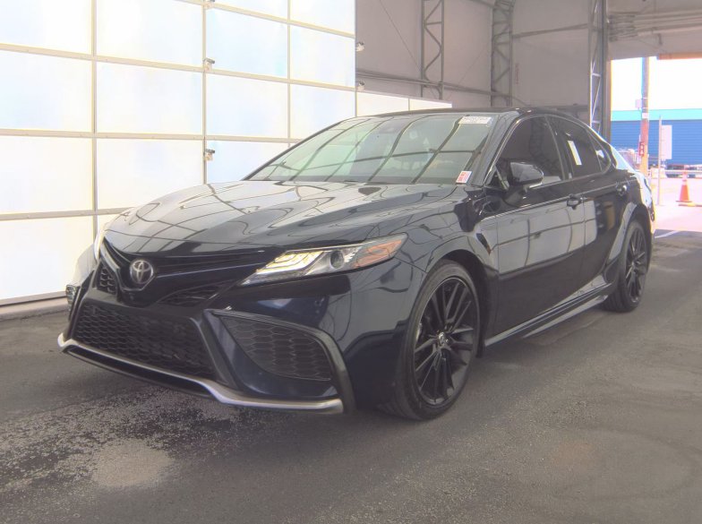 2021 Toyota Camry 2.5 Auto XSE's photo